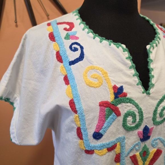 Vintage Embroidered White Dress Multicolor Accents Medium Luxury Vacation - Picture 9 of 13